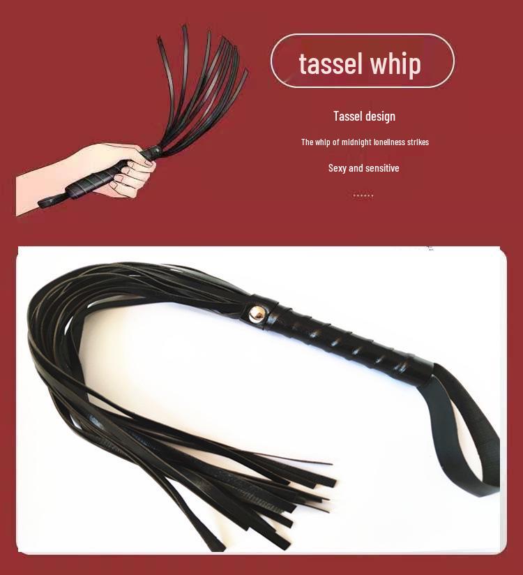 Кокетливый бондажный набор: Кожаные наручники, кнут, ошейник и зажимы для сосков