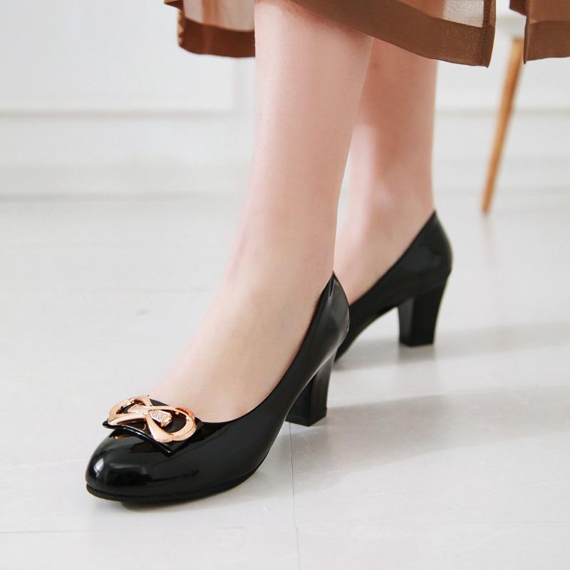 Мода 2024 Модная обувь для женщин Туфли-лодочки женские слипоны осенние с острым носком однотонные туфли-лодочки с бабочкой и металлическим украшением с неглубоким горлом