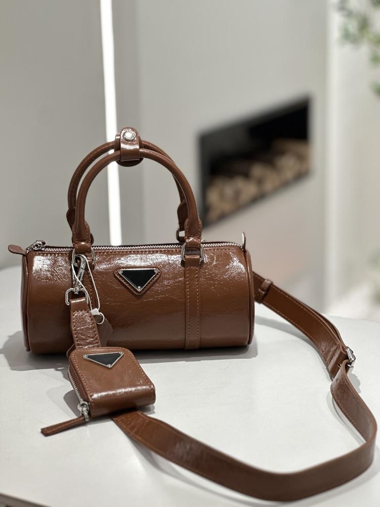 Кожаная сумка Новая сумка-подушка Перевернутый треугольный плиссированный цилиндр Сумка женская через плечо на одном плече Повседневная сумка для通勤