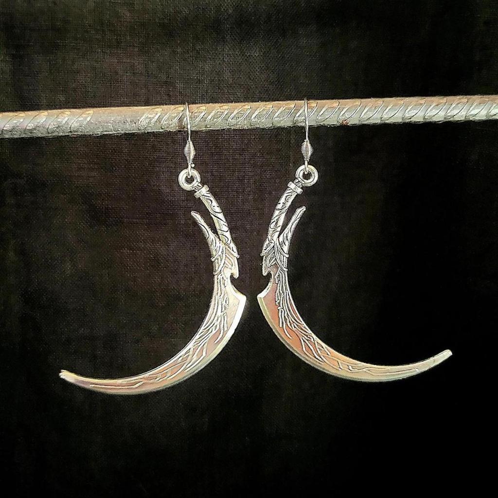 Старинные серебряные готические серьги-косы с мечом