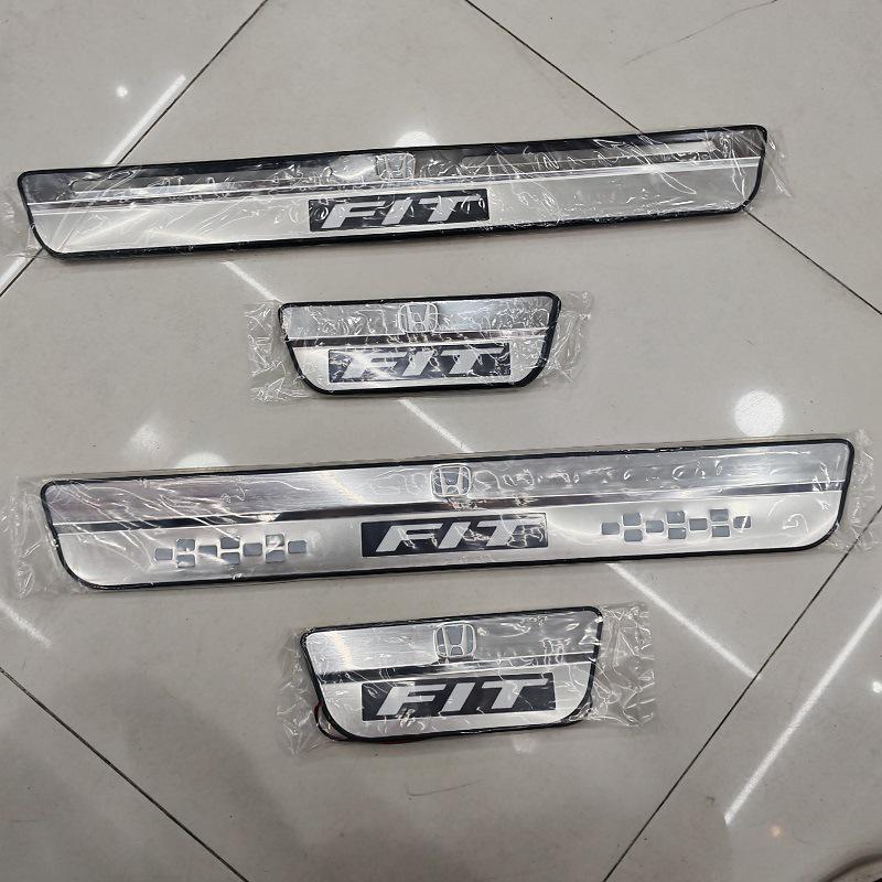 Светодиодная накладка на порог из нержавеющей стали для Toyota Ipsum 2003.