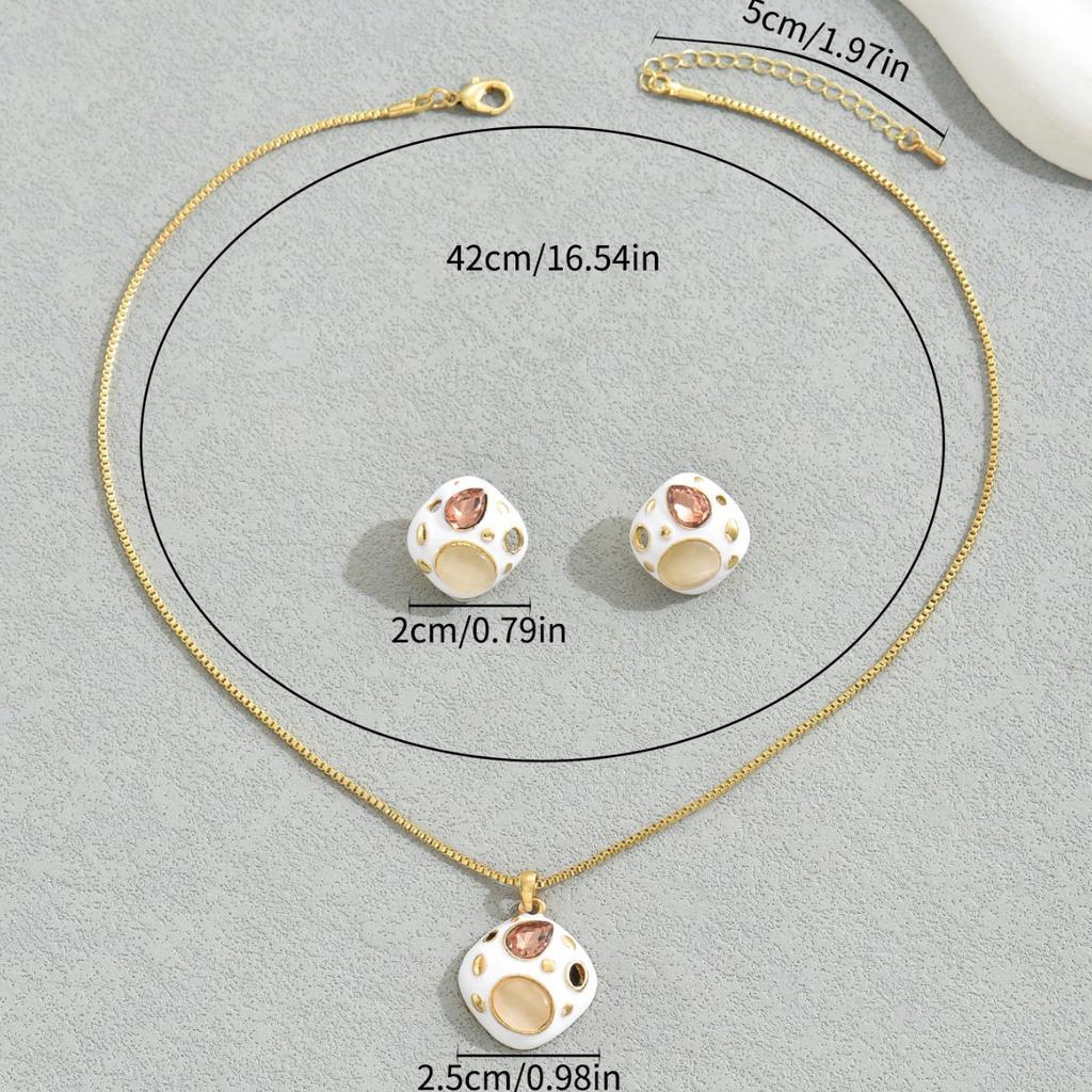 Простой набор колье и серег с драгоценным камнем, геометрическим дизайном и цепочкой для ключицы.