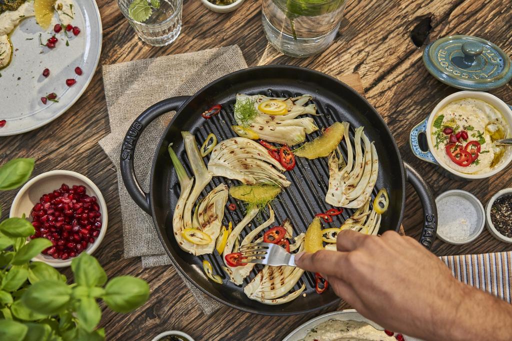 Круглая черная сковорода Staub Grill, совместимая с японским грилем IH, "Pure 26 см", сковорода, ручки, металл, эмаль, [Авторизованный продукт] и