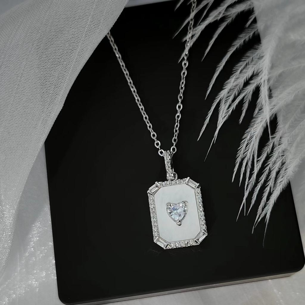 Любовь Квадратное Ожерелье Женское, Легкая Роскошь Универсальное Высокое Чувство Постепенного Изменения Перламутровый Кулон Цепочка на Ключицу