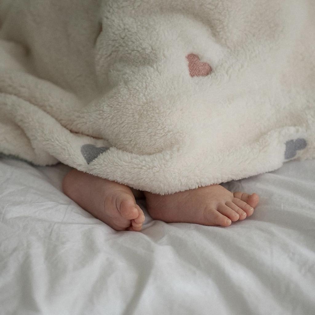 Фланелевое детское одеяло, мягкое, теплое, с вышивкой, для новорожденного, одеяло для кроватки, с рисунком медведя, кролика, осенне-зимнее детское одеяло 90*130 см