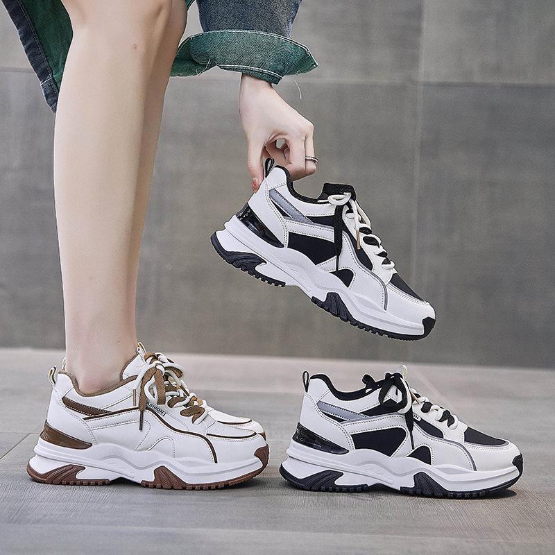 Модные женские туфли 2024 года в корейском стиле для пап — дышащая толстая подошва для увеличения роста и повседневного стиля