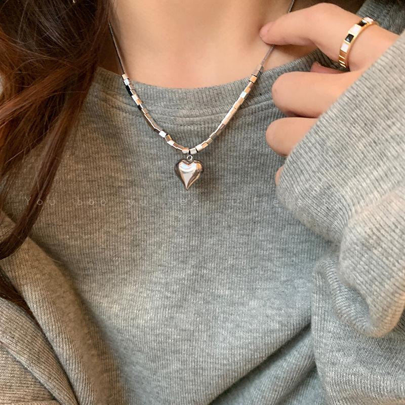 INS Cold Wind Titanium Steel Heart Sweater Chain Women High-End Niche Anti-Fading Minimalist Daily Trend Decorative Neck Jewelry