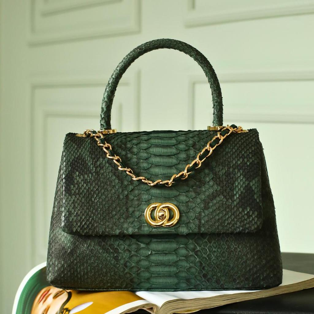 Модель женской сумки из натуральной кожи ограниченного выпуска