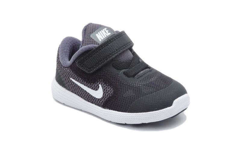 Nike REVOLUTION 3 Повседневная низкая обувь для малышей Черно-серая для младенцев и малышей 819415-001