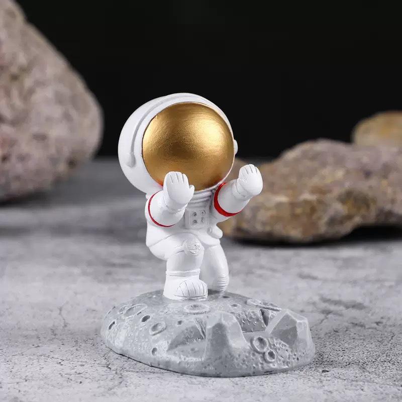 Держатель для телефона Космонавт: Креативная фигурка астронавта и DIY подставка для рабочего стола