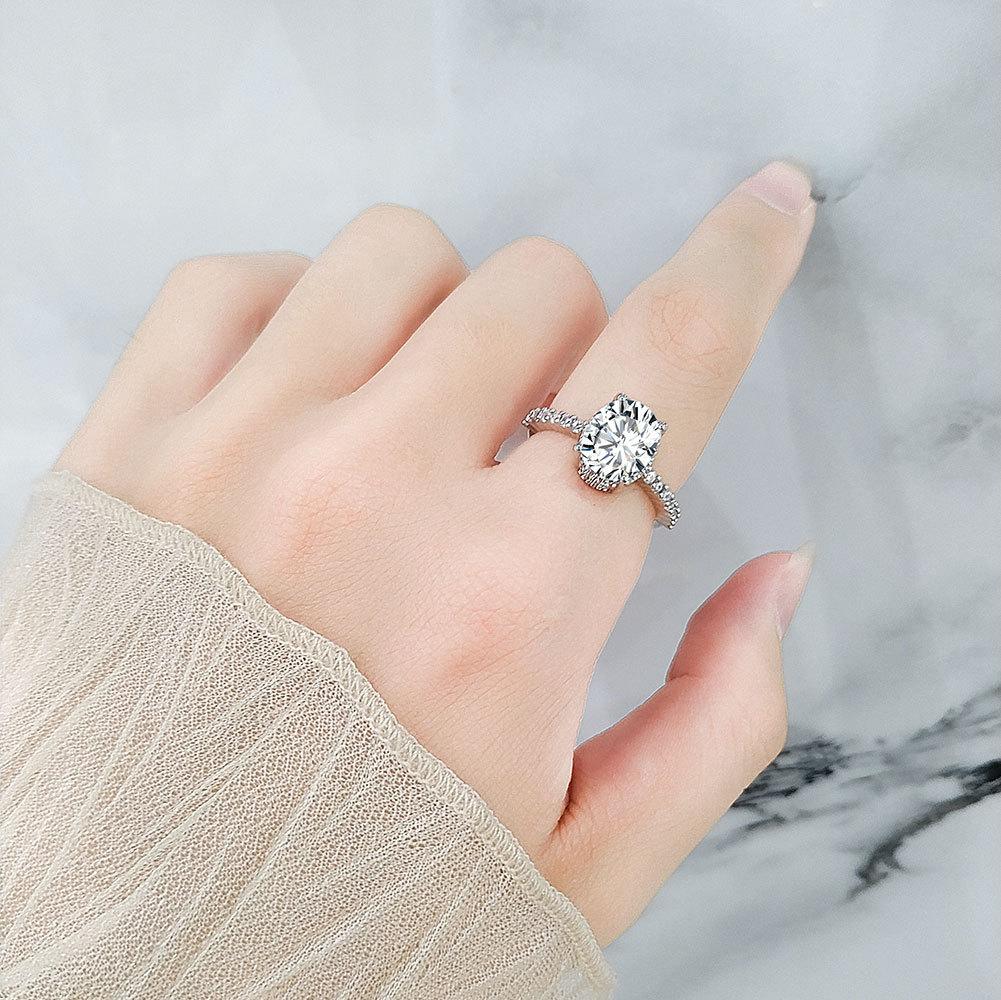 Elegant Oval Zircon Ring For Women Large Carat Simulated Diamond Statement Jewelry Fashionable Hand Accessory Gift