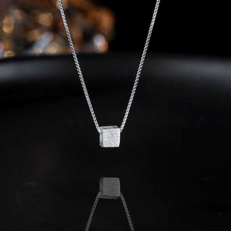 Подвеска-кубик сахара с текстурой на цепочке для женщин Минималистичная Тонкая Цепочка для многослойного ношения Маленькое Изящное Украшение для Студентов