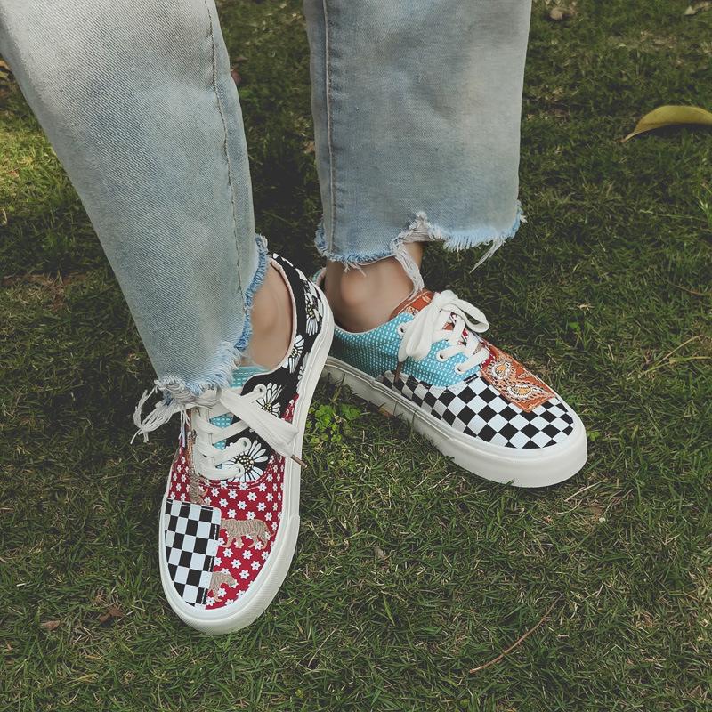 Douchuan Retro Canvas Checkerboard Low-Top Sneakers for Women and Couples