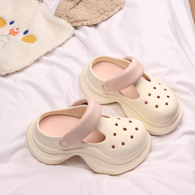 Туфли с дырочками на толстой подошве для женщин, для маленьких людей, чтобы увеличить высоту приморской пляжной обуви, одна педаль, крутые тапочки с головкой-мешком для женщин летом