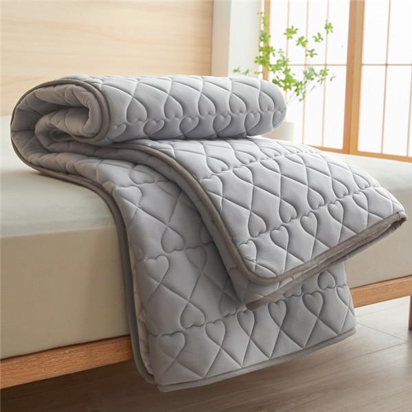 Waterproof  Mattress Pad Antibacterial and Mite-proof Bed Mat Non-Slip Mattress Cover Waterproof Thicken Quilted Bedspreads(No Pillowcases )