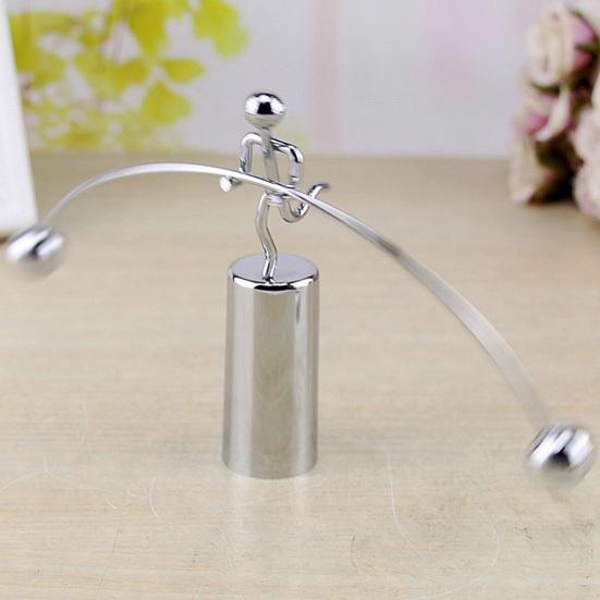 Мини Баланс Маятник Человек Металл Тяжелая Атлетика Утюг Неваляшка Колыбель Игрушка Домашний Декор