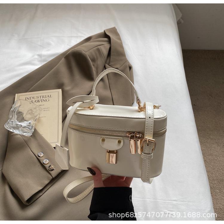 Нишевая женская сумка высокой стоимости 2025 новая модная и универсальная цепочка сумка кроссбоди коробка маленькая квадратная сумка сумка подмышку