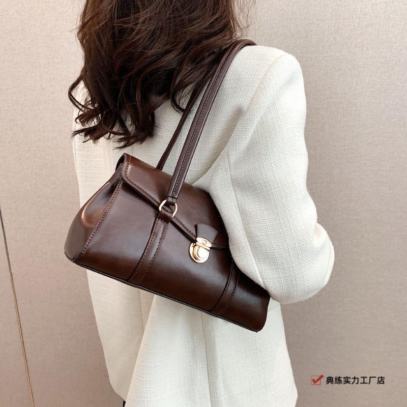 Bag women's new commuter shoulder large capacity medieval French armpit bag retro red wedding bag tote bag