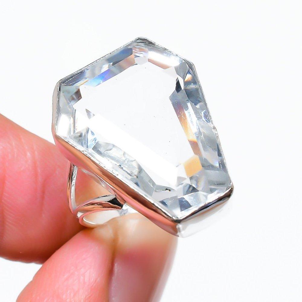 Кольцо из серебра 925 пробы с белым топазом ручной работы, размер 8 p4w11