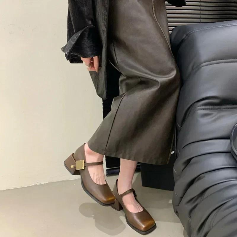 Весенние женские туфли Мэри Джейн Модные туфли-лодочки с неглубоким вырезом и ремешком на пряжке Элегантные женские туфли на квадратном каблуке Обувь в уличном стиле