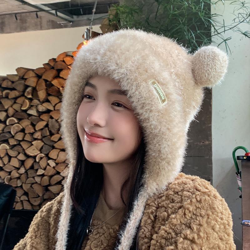 Женская вязаная шапка с милым медведем: Ветрозащитный, плюшевый, защищающий уши дизайн Lei Feng для осени и зимы.
