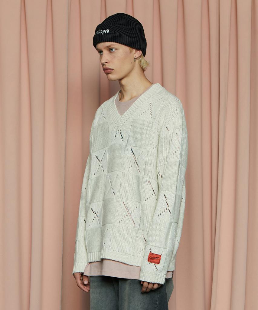 UNALLOYED Argyle Checker V-Neck Knit / Ivory