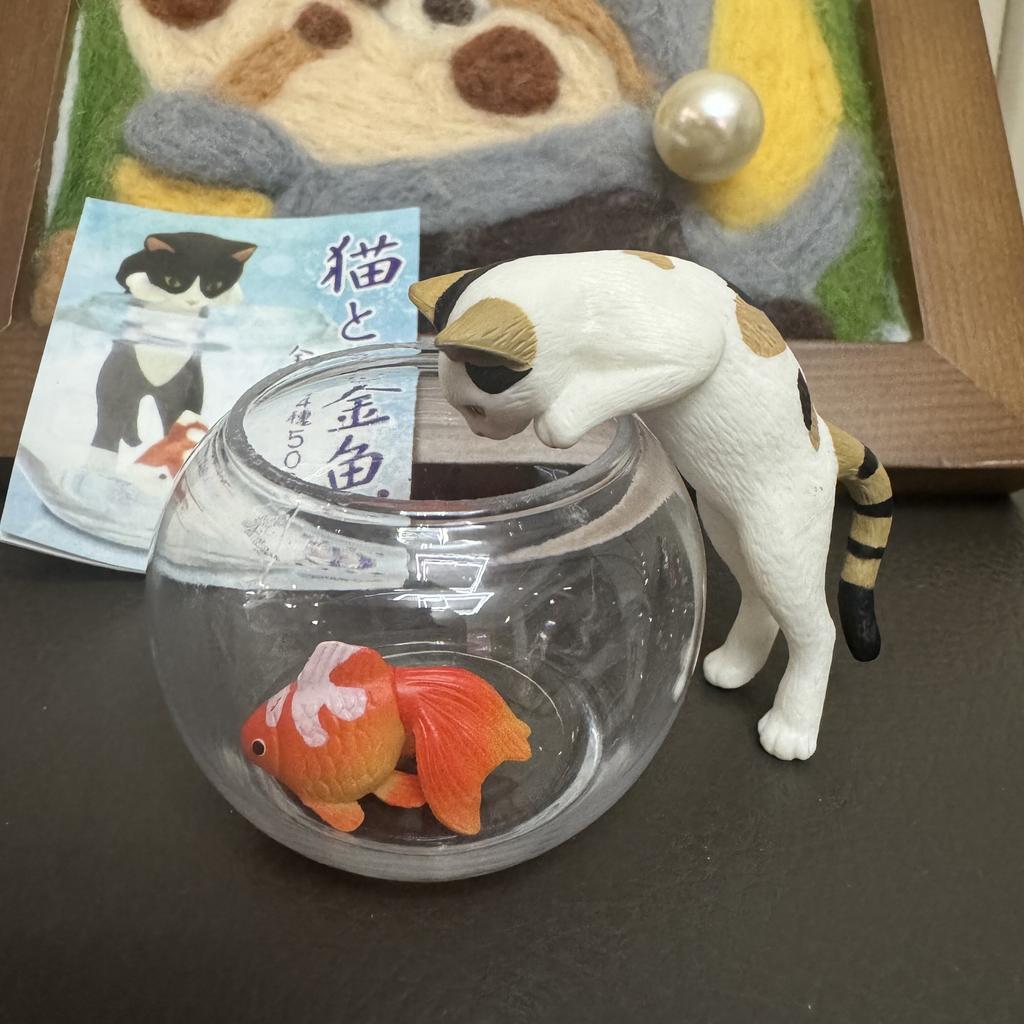 Cat Watching Goldfish Calico Blue Cow White Cat Catching Fish Desktop Mini Statue Decor Action Figure Model Toys