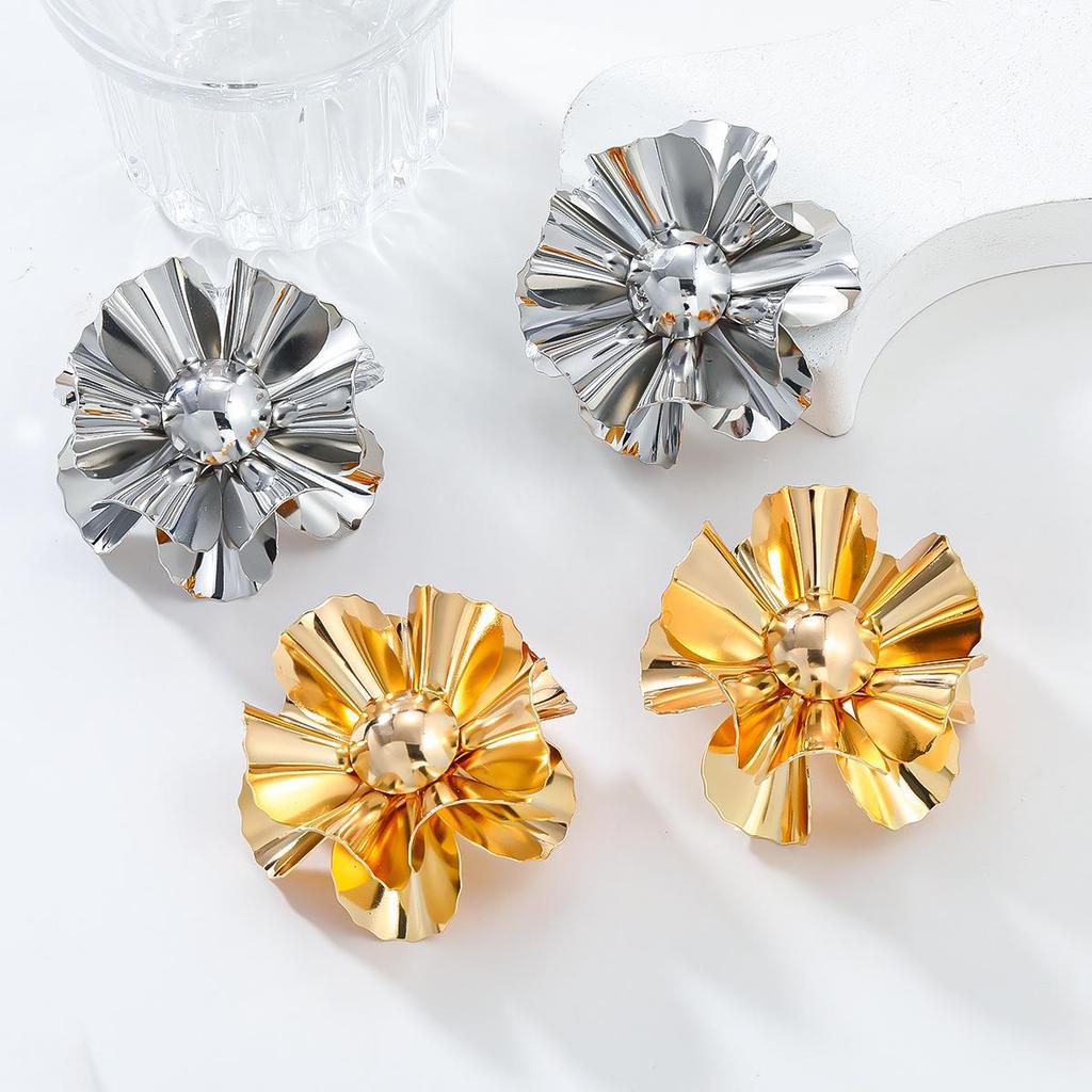 Летние серьги-цветы из сплава для женщин, европейские и американские блестящие преувеличенные металлические цветочные украшения.