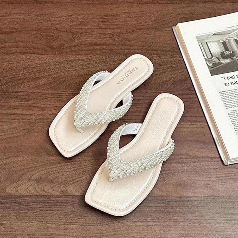 Летние французские новые шлепанцы со стразами 2025 года, полностью инкрустированные бриллиантами, для ношения на улице, с дизайном, подчеркивающим темперамент, с открытым носком, крутые шлепанцы