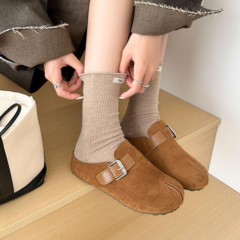 French retro baotou drag autumn and winter new casual slippers versatile split-toed Birkenstock half slippers