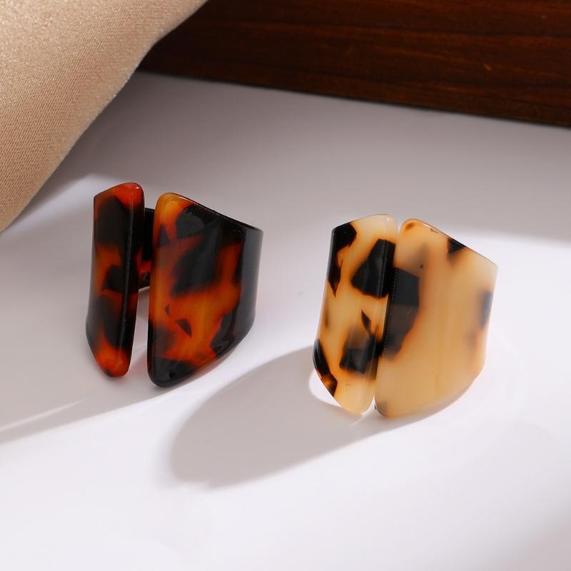 Гибкая посадка Коричневый леопардовый узор Акриловое геометрическое кольцо Легкое удобное Заявление Ювелирный аксессуар