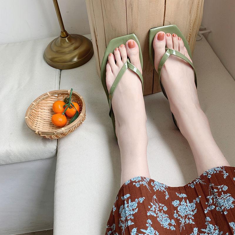 Модные тапочки для женщин, лето, новинка 2024 года, стильные шлепанцы, женские дизайнерские элегантные зеркальные роскошные модные пляжные домашние