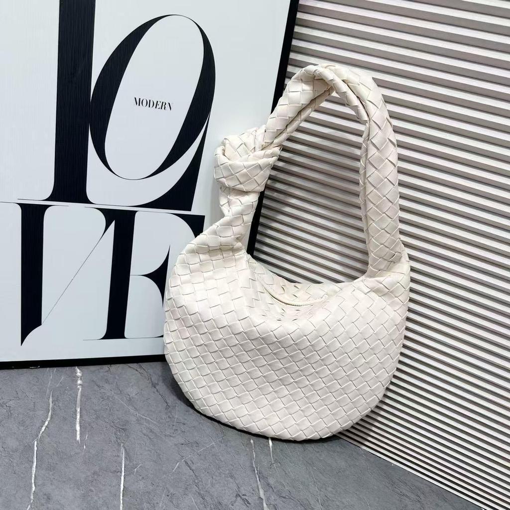 Сплетенная вручную сумка-круассан - Завязывающаяся на узел, на одно плечо, подмышку, тоут