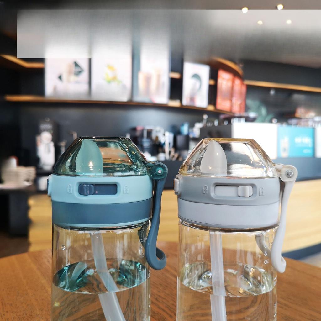 Outdoor Sports Plastic Cups Plastic Cups with Convenient Handles and Duckbill Straws for Students.