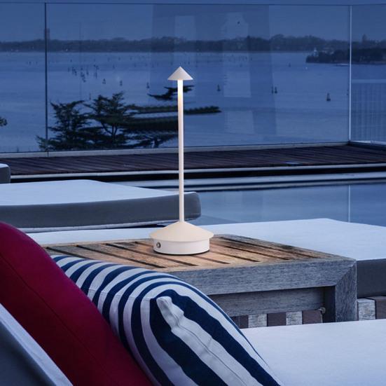 Настольная лампа из металла с питанием от батареек, сенсорное управление, без мерцания, регулируемая яркость, нескользящий дизайн, современная беспроводная прикроватная лампа