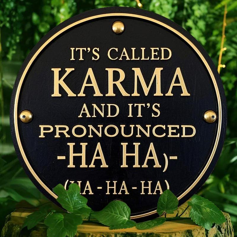 Алюминиевая табличка "Карма". Саркастичный юморный декор для мужской пещеры, бара или кухни.