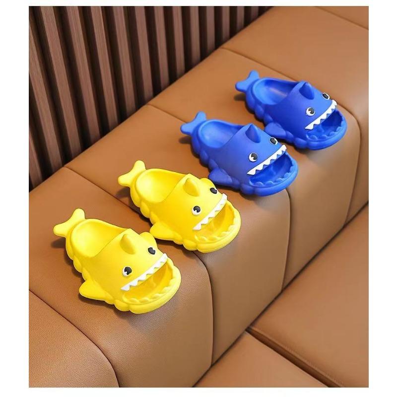 Новое летнее поступление, тапочки с изображением акулы, детские шлепанцы с героями мультфильмов, пляжные тапочки для маленьких мальчиков и девочек, домашние тапочки, детская обувь