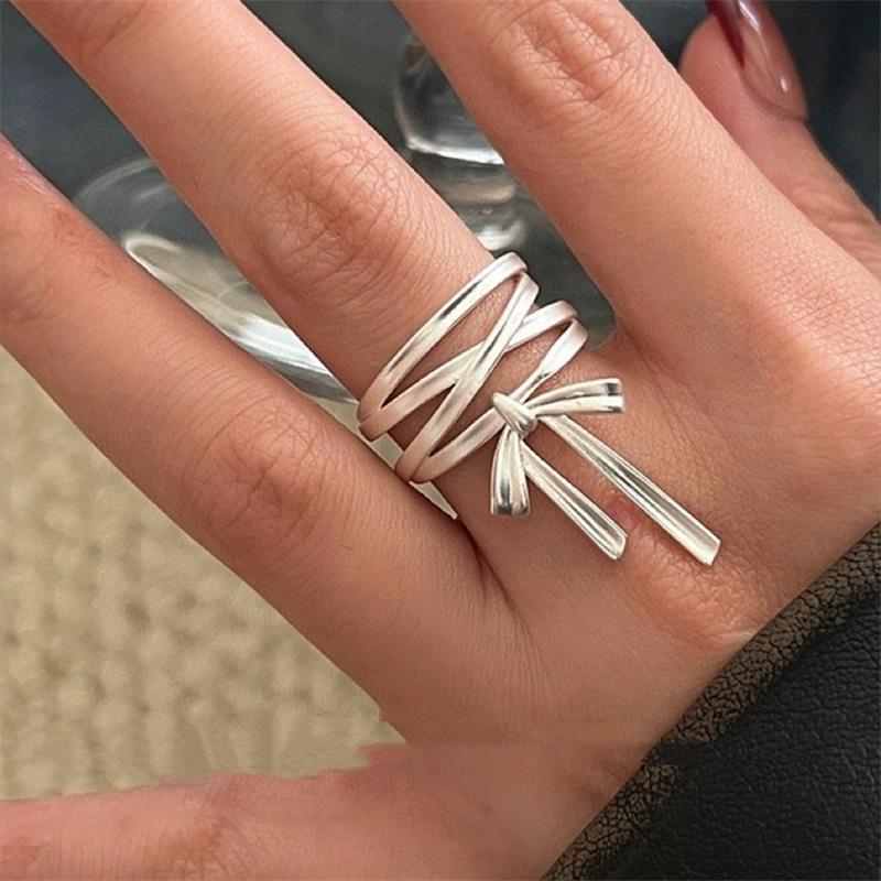 Французское кольцо из стерлингового серебра 925 пробы с бантом из балетной ленты и подвижным дизайном - Элегантное и девичье.