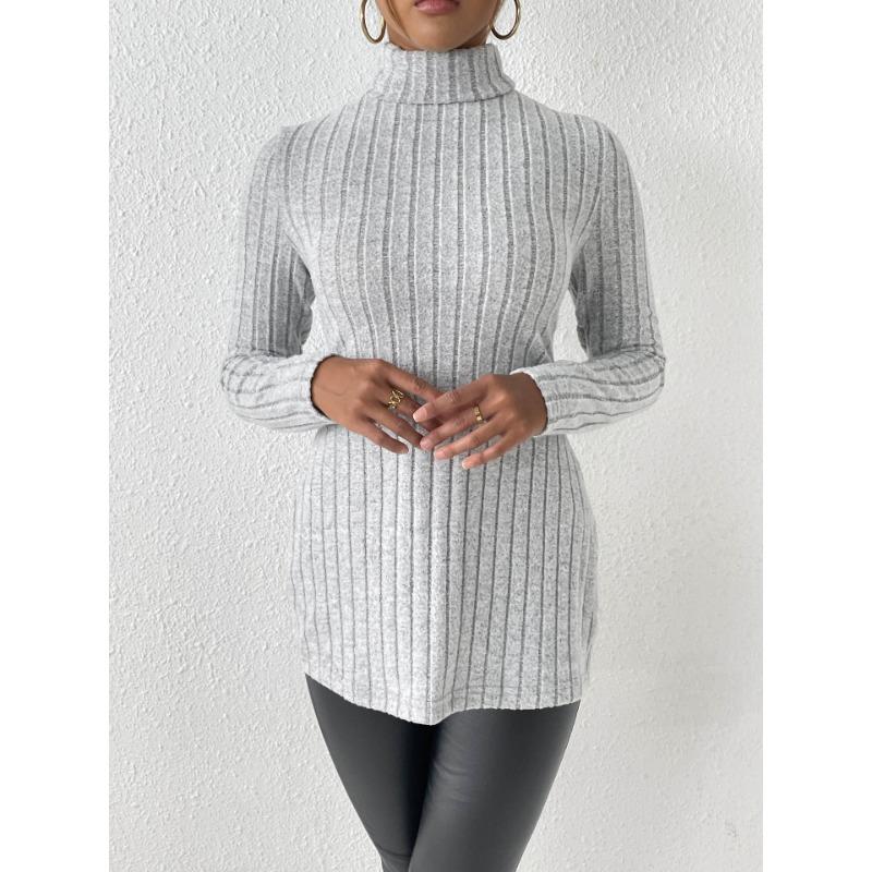 Женский свитер средней длины с высоким воротом и разрезом, осень/зима