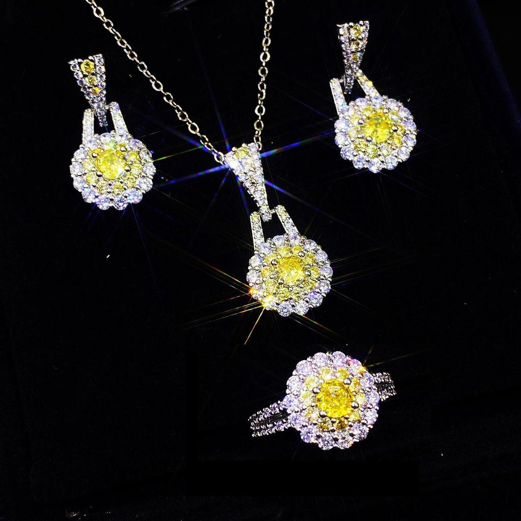 Многоцветный набор украшений с драгоценными камнями: корона королевы, колье, кольцо, серьги и кулон для женщин