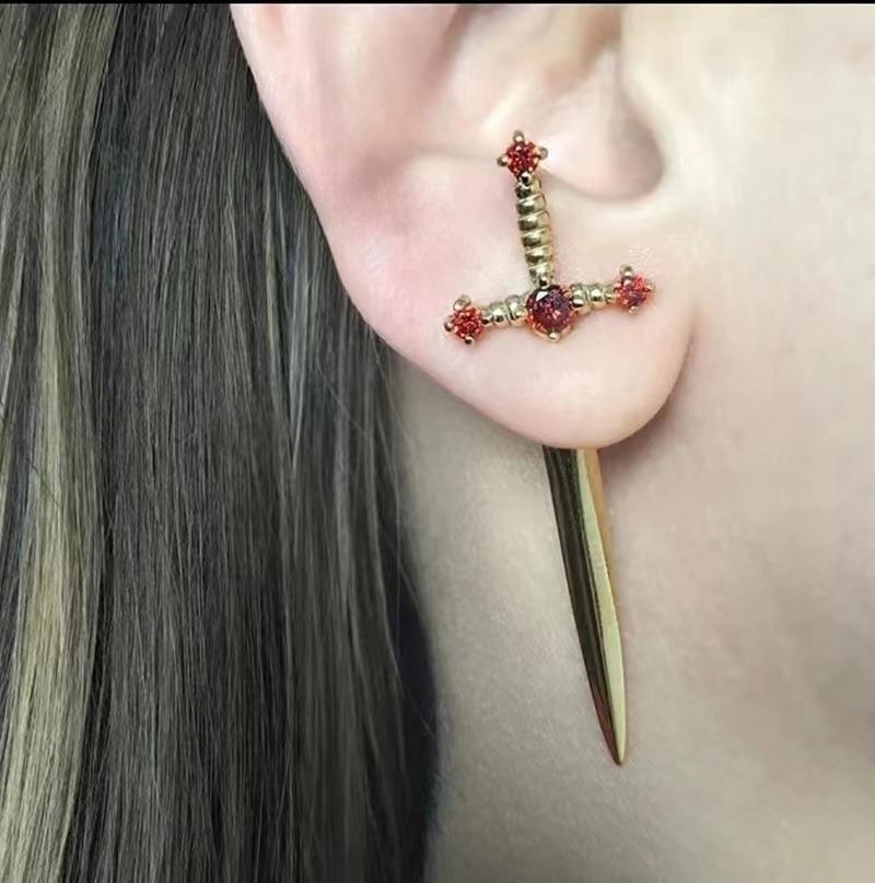 Kiss Jewelry Панк Меч Готический Kinitial Пирсинг Серьги для Женщин Мужчин Готический Хрустальный Ухо Куртка Пусеты Серьги Украшения