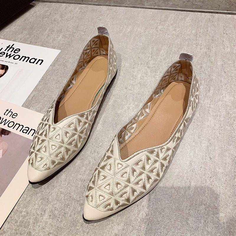 Женские дышащие туфли на плоской подошве с острым носком, летние туфли из искусственной кожи с вырезом, женские дышащие балетки с полыми носами, цветочные лоферы