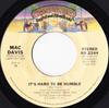 7-дюймовая пластинка МАК ДЭВИС - Трудно быть скромным NB2244 Casablanca 1980 США Поп Б/У