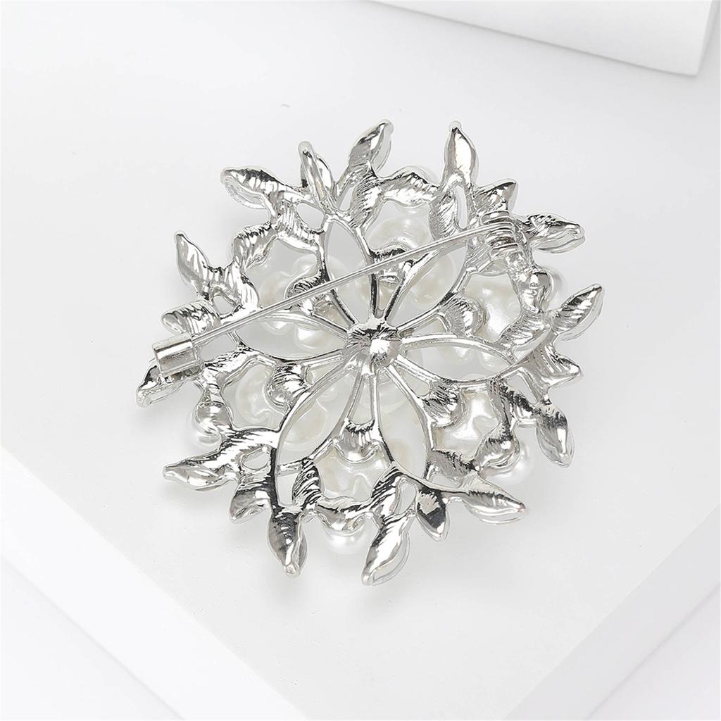 Fashionable Women's Pearls Flower Brooch With Gold or Silver Tone Finish Adds A Touch Of Elegance To Any Ensemble