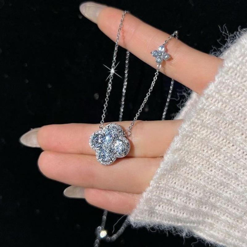 Light Luxury, Exquisite, High-end Feeling, Four Leaf Clover Necklace, Versatile, Niche Design, Girlfriend Accessories, Gifts