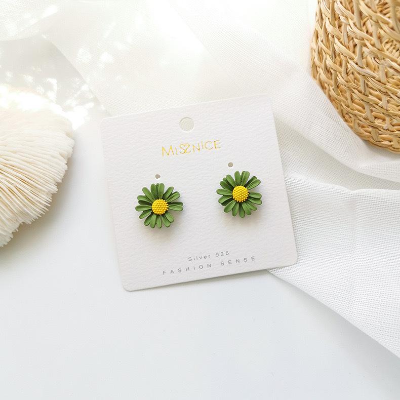 Серьги Женские Серьги для Круглого Лица Женские Студенческие Корейская Версия Простые Маленькие Серьги-Ромашки Милые Универсальные Серьги-Лепестки