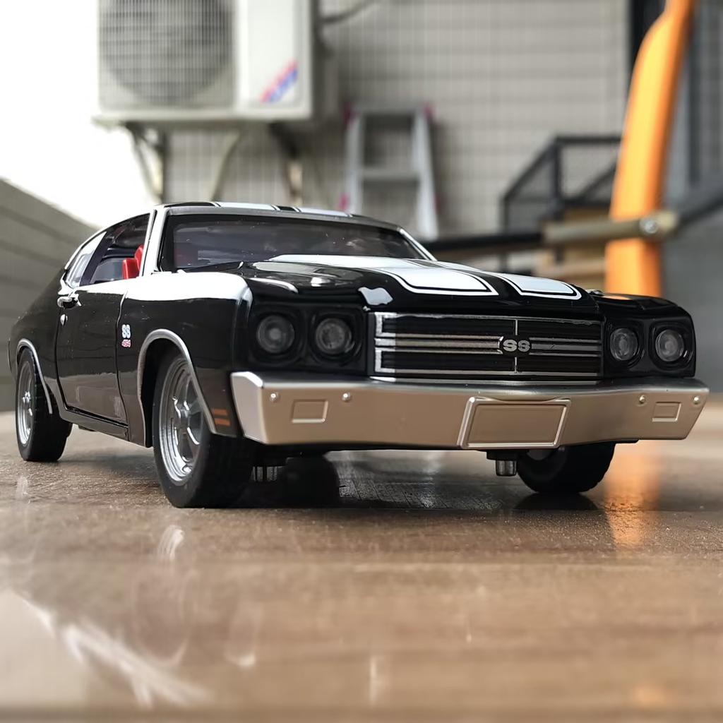 1:24 Chevrolet Chevelle SS 454 1970 American Muscle Sports Car Alloy Metal Diecast Model Car Children Toy Car Collectibles Toys