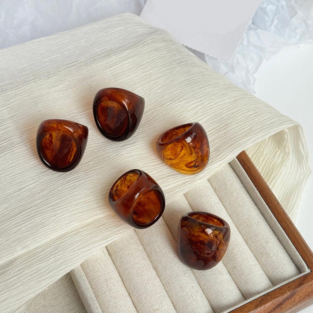 Fashionable Brown Resin Ring Durable Brown Resin Ring Adornment for Young Women Who Embrace Individuality