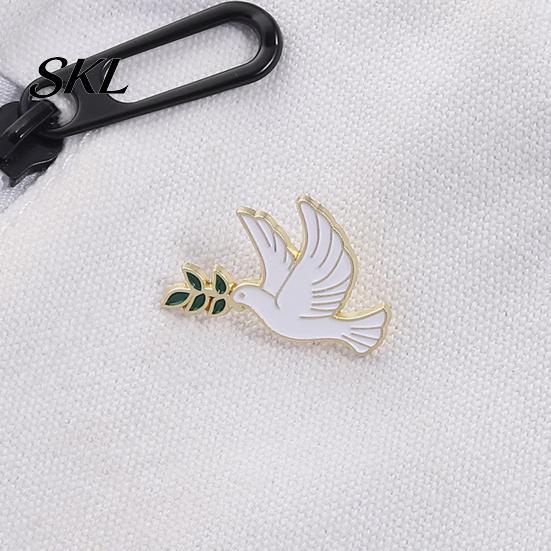 Sophisticated Lapel Pin Brooch Pin, Pigeon Olive Branch Design Metal Backpack Decorative Badge for School Bag Clothes Accessories Peace