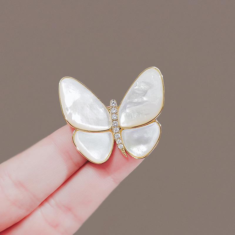 Elegant Meng Wanzhou Style Butterfly Brooch - Exquisite Women's Suit Accessory, Anti-Exposure Pin.